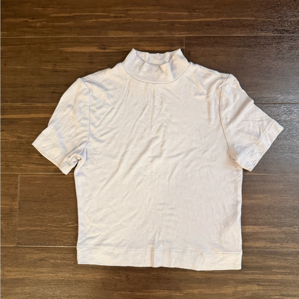 Aritzia Babaton lilac short sleeve turtleneck tee